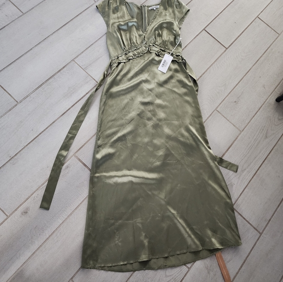 Reformation Kaye silk dress in the artichoke color - Picture 9 of 9